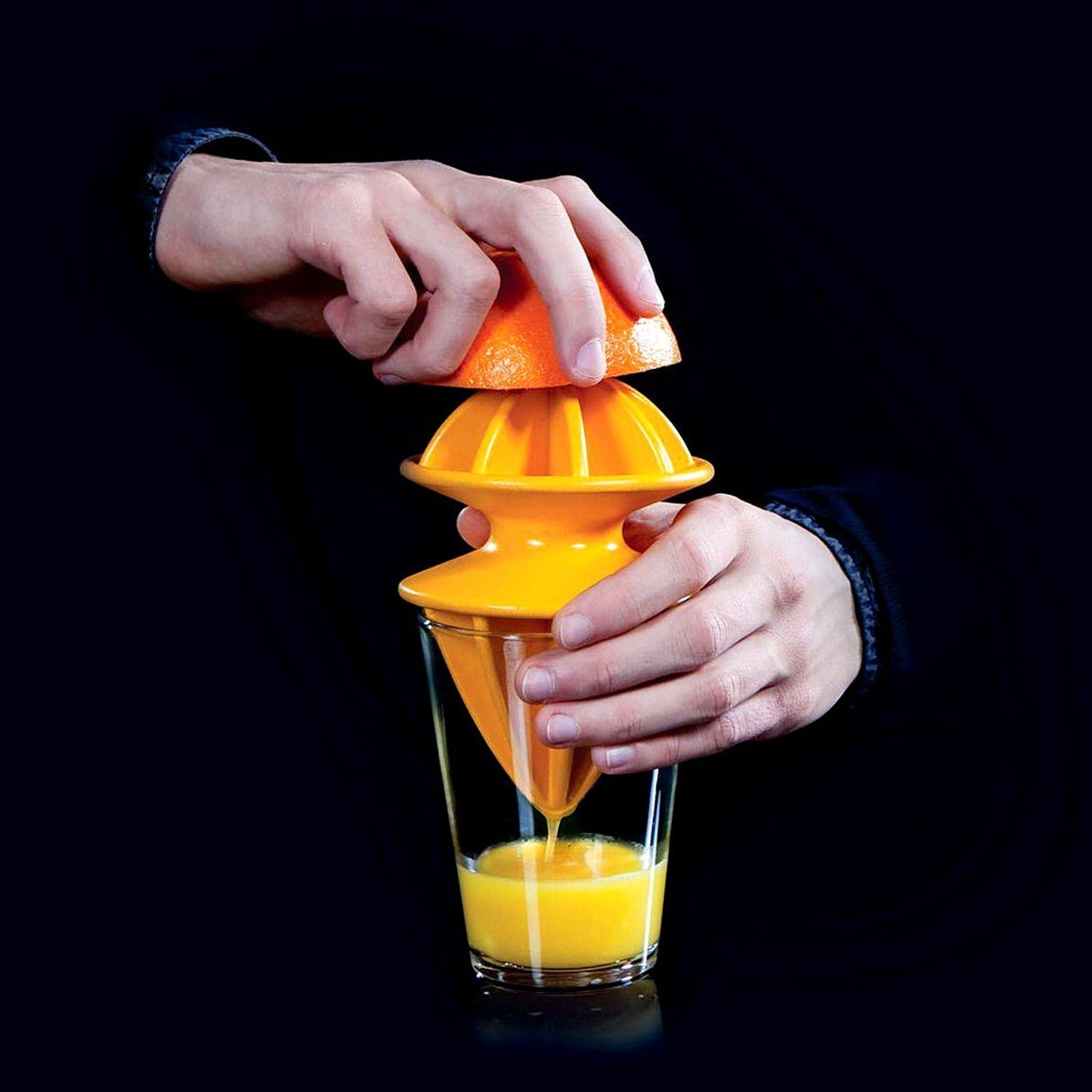 Efficient plastic hand juicer